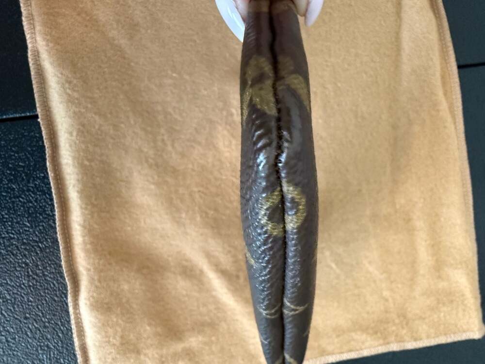 Louis Vuitton Monogram Canvas Key Pouch Cles with dust cover and box - Picture 8 of 16